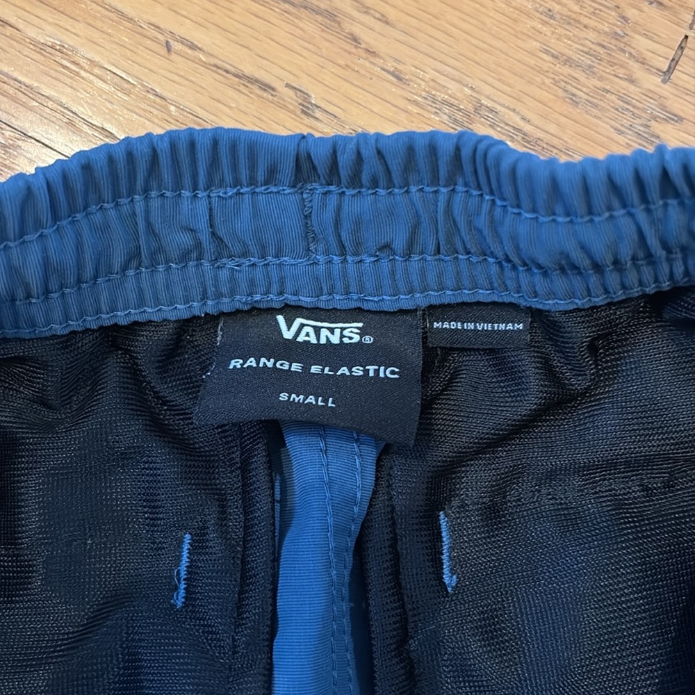 • Vans • - Picture 3 of 4